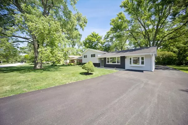 Glen Ellyn, IL 60137,22W633 Burr Oak DR