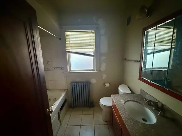 Chicago, IL 60619,8242 S Rhodes AVE