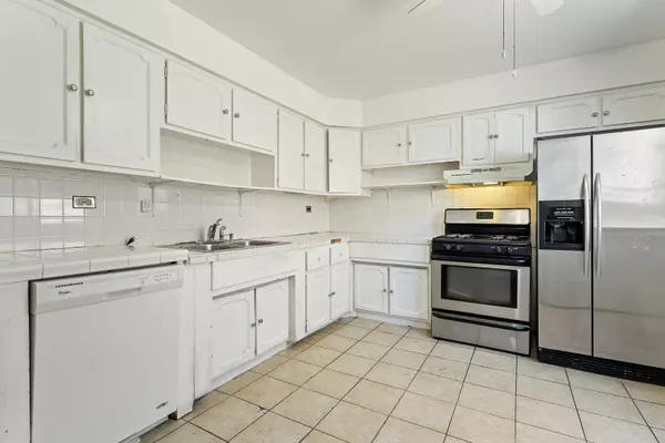 Chicago, IL 60626,1634 W MORSE AVE #C