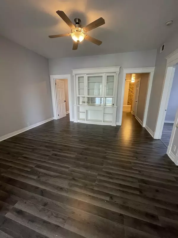 Chicago, IL 60651,3327 W Evergreen AVE #2