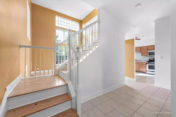 St. Charles, IL 60174,827 Riding LN #827