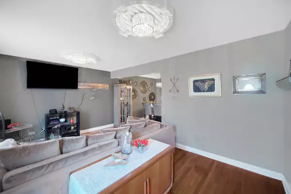 Chicago, IL 60620,9348 S Green ST