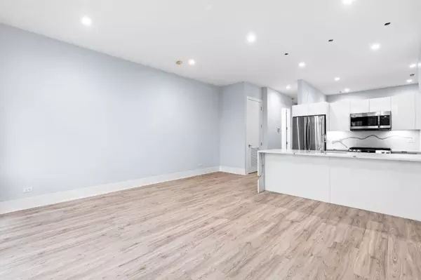 Chicago, IL 60610,159 W North AVE #204