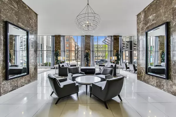 Chicago, IL 60613,655 W IRVING PARK RD #3802