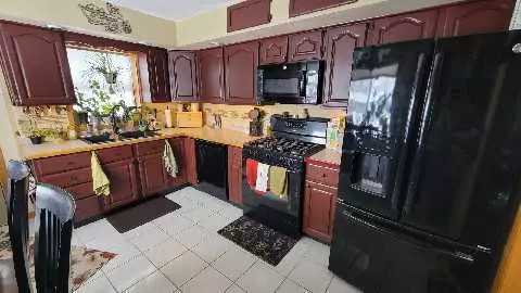 Streamwood, IL 60107,110 Elm LN