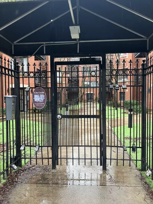 Chicago, IL 60637,5948 S King DR #2