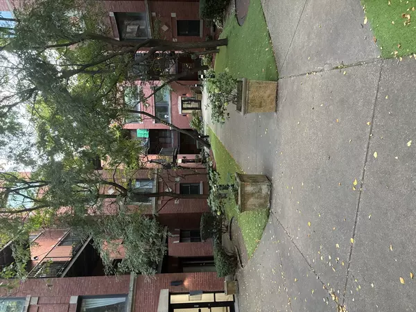 Chicago, IL 60637,5948 S King DR #2