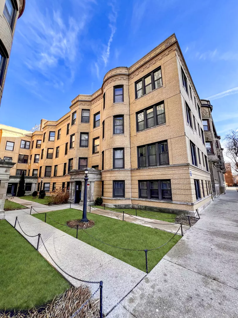 Chicago, IL 60613,3927 N Pine Grove AVE #G