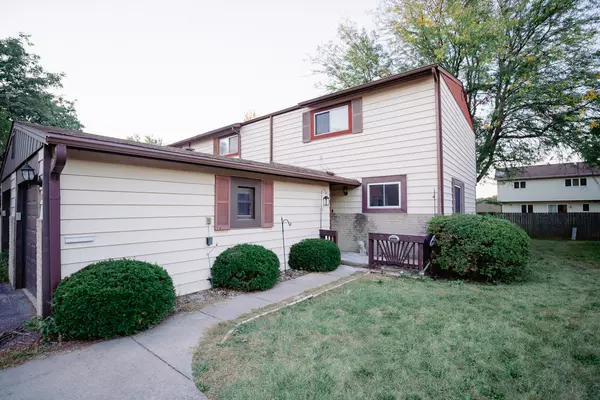 Crest Hill, IL 60403,1221 Cedarwood DR #F