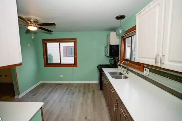 Crest Hill, IL 60403,1221 Cedarwood DR #F