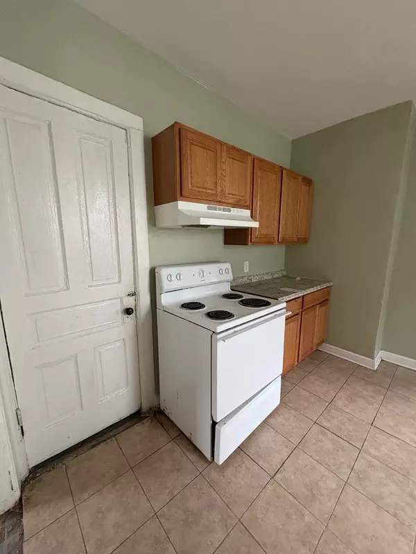 Chicago Heights, IL 60411,72 W 19TH ST
