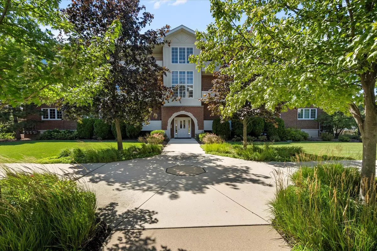 Westmont, IL 60559,714 W 63rd ST #202