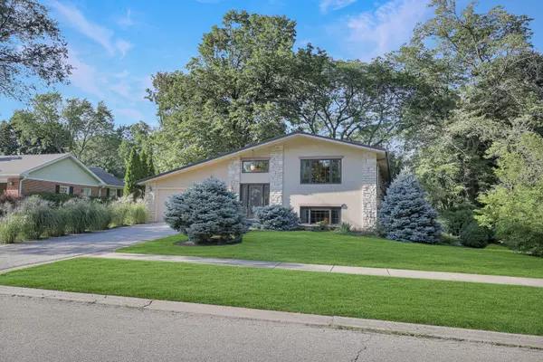 236 Monument AVE, Barrington, IL 60010