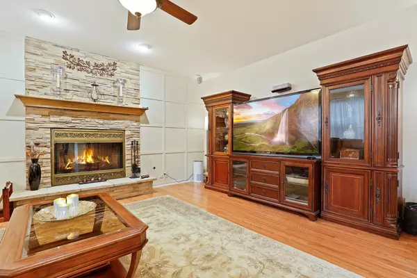 Oswego, IL 60543,521 Litchfield WAY