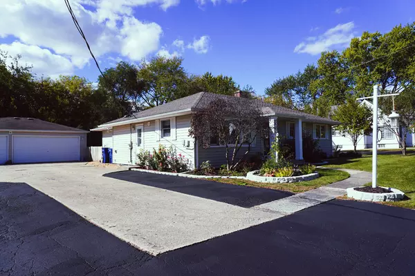 Gurnee, IL 60031,964 Magnolia AVE