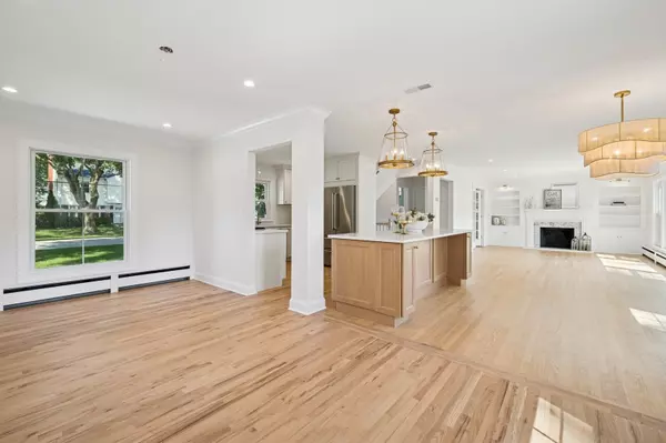 Arlington Heights, IL 60004,201 S Stratford RD