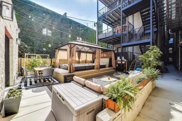 Chicago, IL 60614,650 W Wrightwood AVE #1