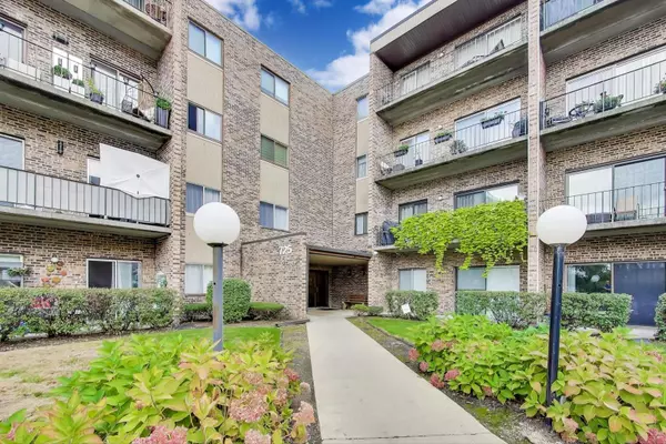Mount Prospect, IL 60056,725 W Huntington Commons RD #217