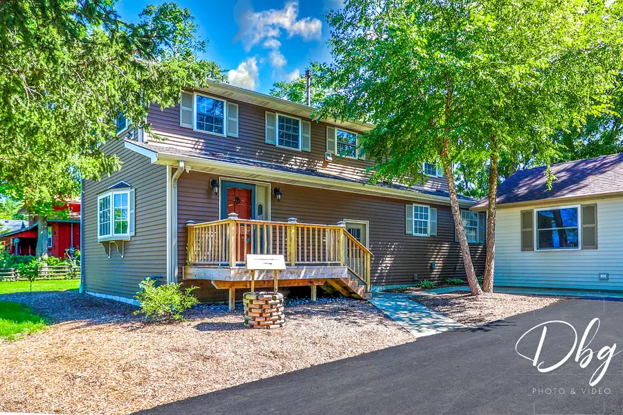 25721 W Lakeview AVE, Wauconda, IL 60084
