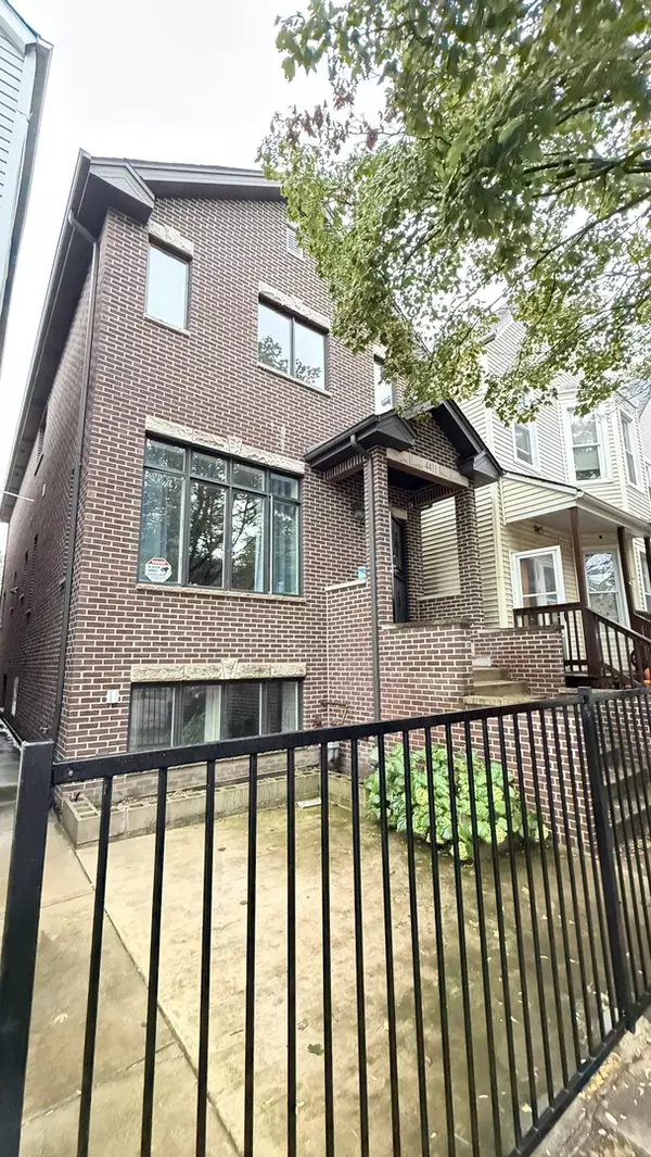 4411 S Wallace ST, Chicago, IL 60609