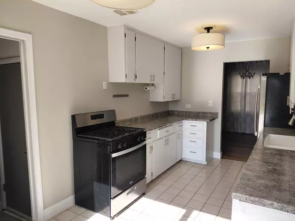 Hoffman Estates, IL 60169,45 Bradley LN