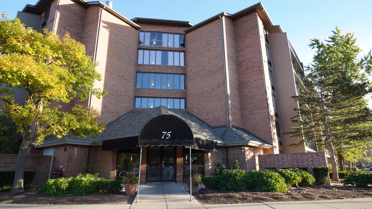 Schaumburg, IL 60195,75 Kristin CIR #408