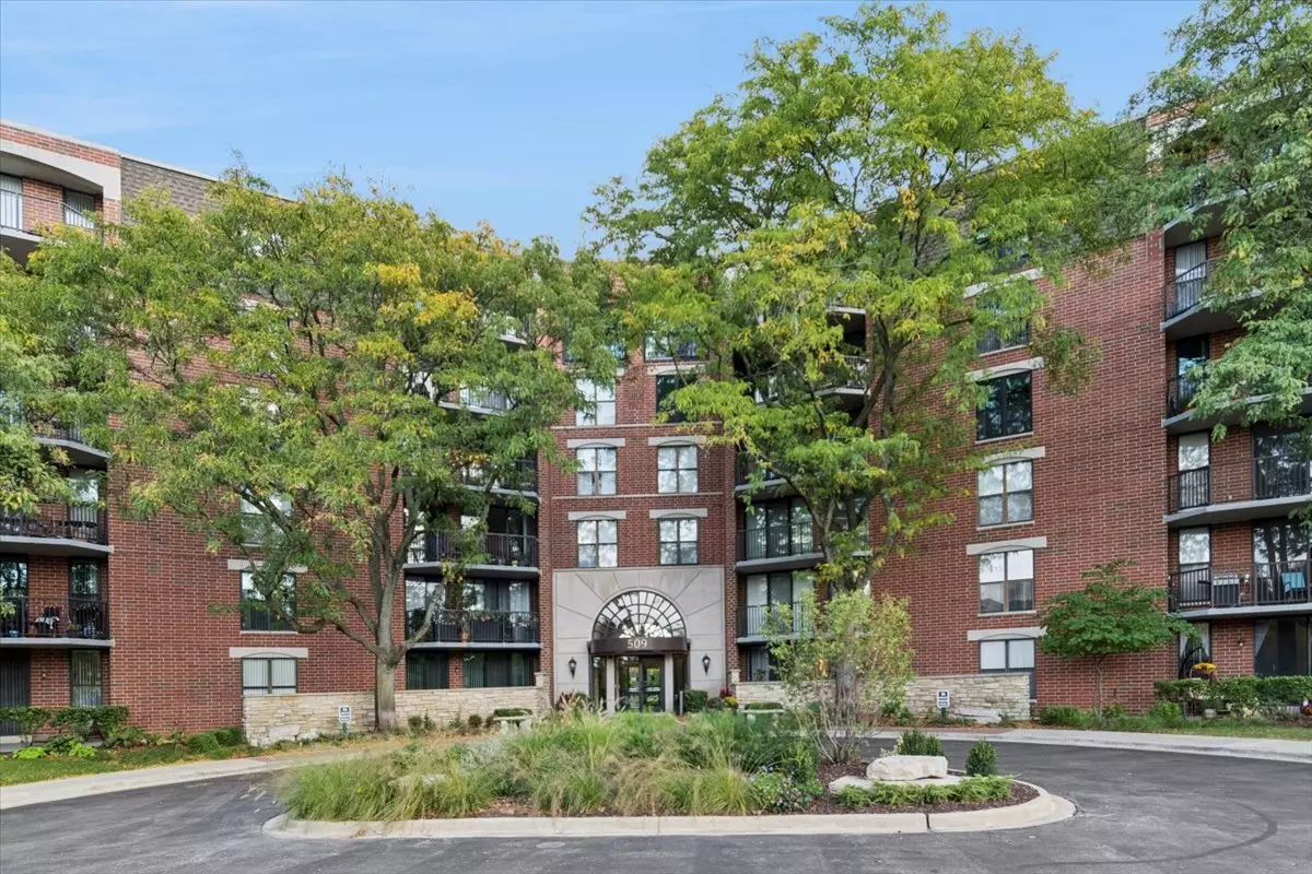 Naperville, IL 60540,509 Aurora AVE #209