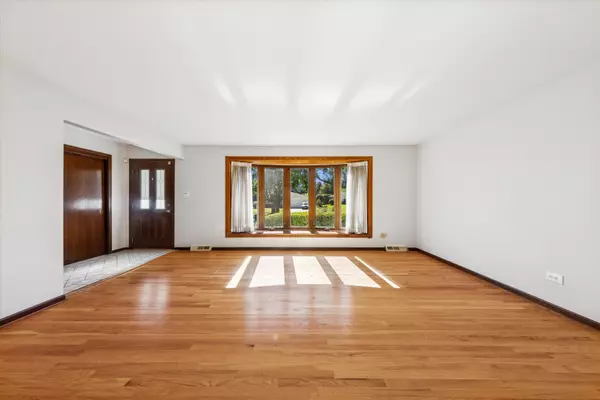 Darien, IL 60561,1310 Iroquois LN