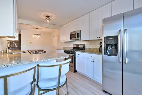 Schaumburg, IL 60193,1264 Williamsburg DR #D2