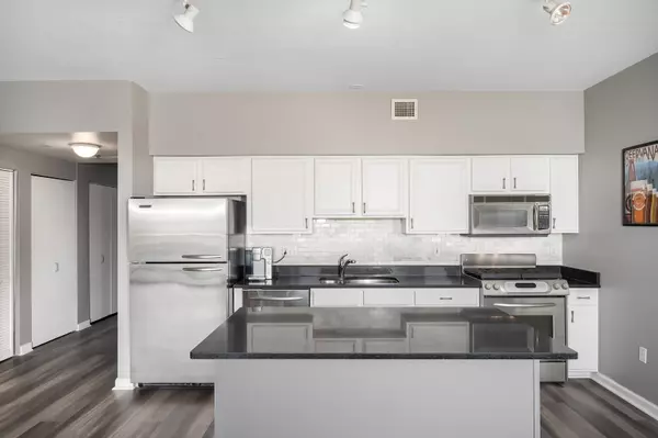 Chicago, IL 60605,5 E 14th PL #806