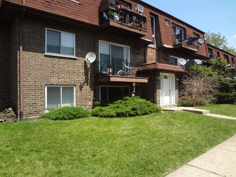 10473 Dearlove RD #1, Glenview, IL 60025