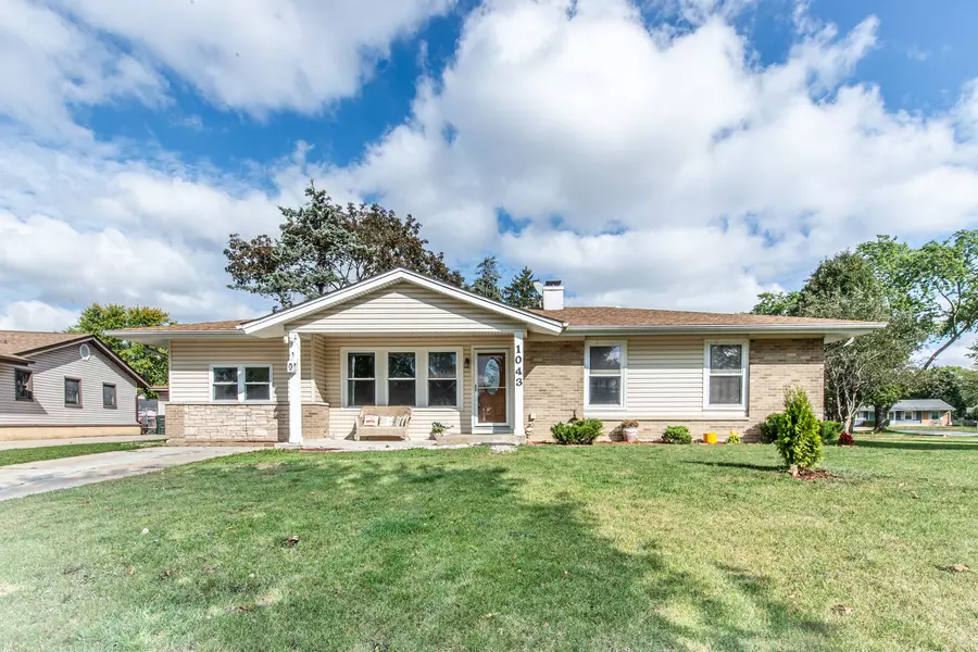 1043 Elmwood LN, Elk Grove Village, IL 60007