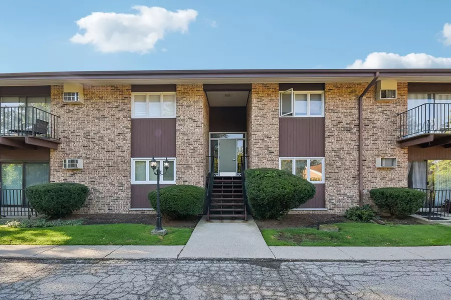 505 Kenilworth AVE #4, Glen Ellyn, IL 60137