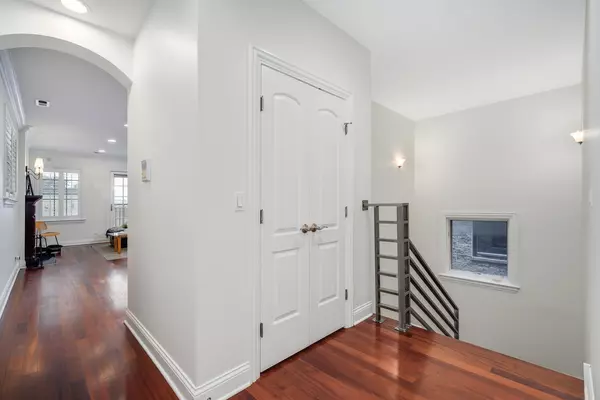 Chicago, IL 60613,3723 N Wilton AVE #4