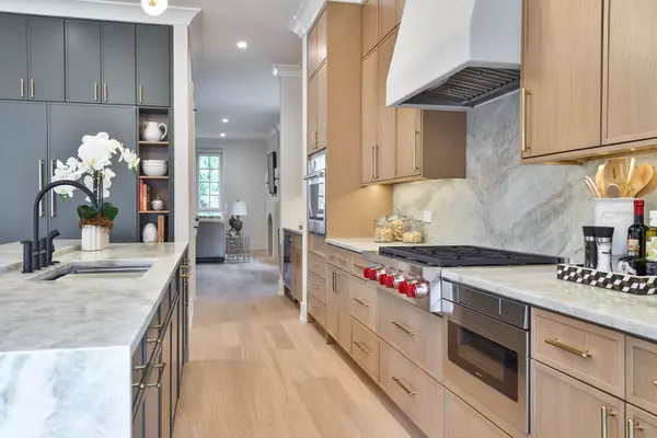 Chicago, IL 60640,1633 W Balmoral AVE