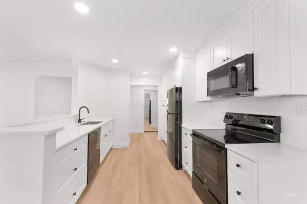 Itasca, IL 60143,224 S Rush ST #3A