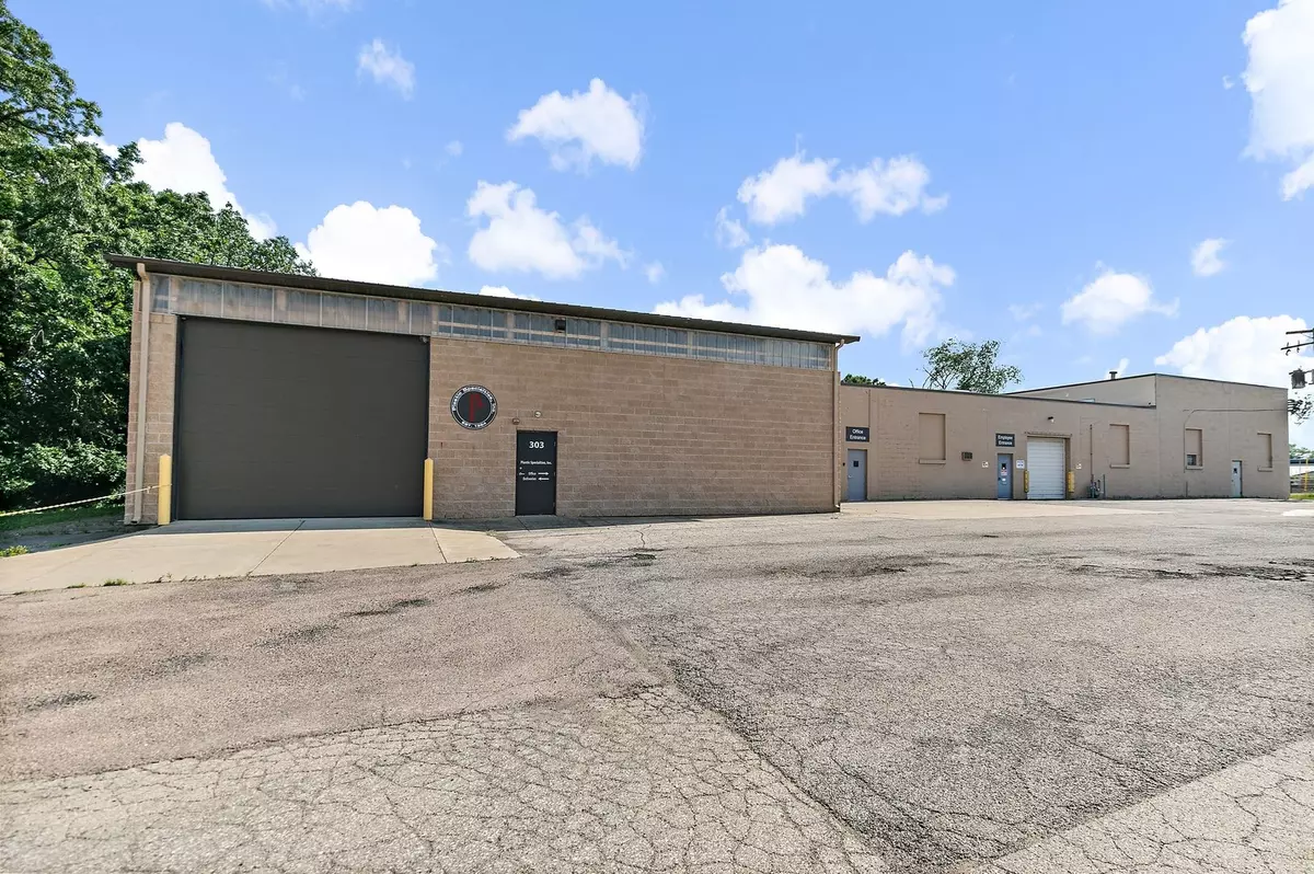 Elgin, IL 60120,303 Elgin AVE