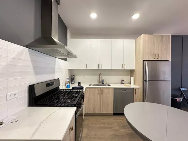 Chicago, IL 60622,841 N Mozart ST #3F