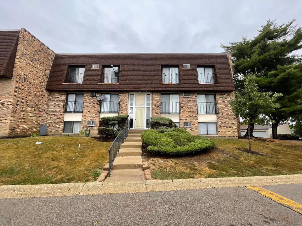 Glendale Heights, IL 60139,202 S Waters Edge DR #201