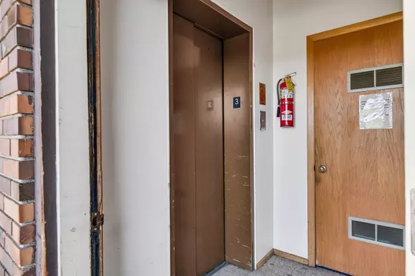 Lansing, IL 60438,2306 Holiday TER #163