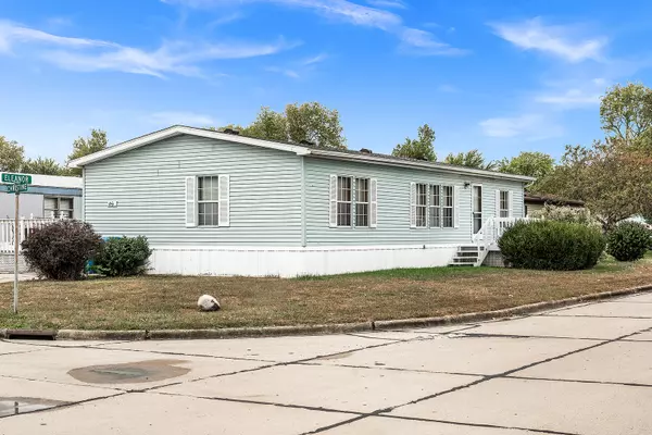 1 Christine WAY, Bloomington, IL 61701