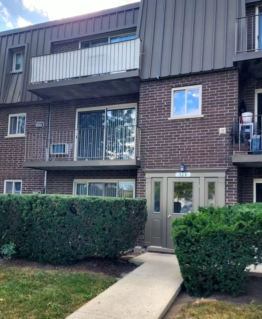 Wheeling, IL 60090,588 FAIRWAY VIEW DR #2E
