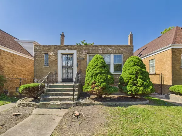 9832 S Calumet AVE, Chicago, IL 60628