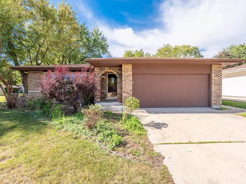 978 Sycamore LN, Bartlett, IL 60103
