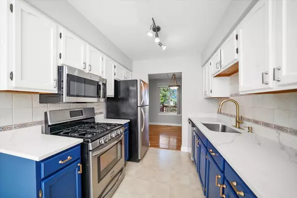 Palatine, IL 60074,218 E Forest Knoll DR