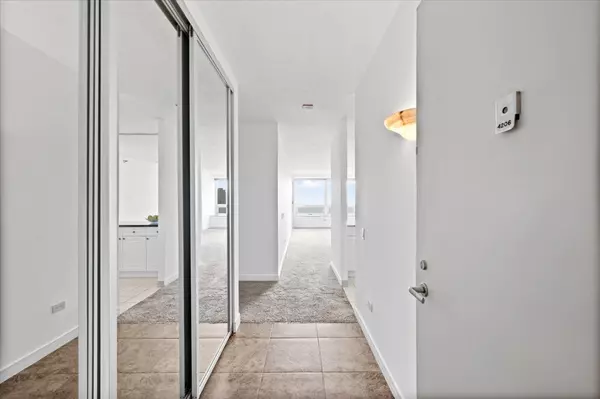 Chicago, IL 60611,512 N McClurg CT #4206