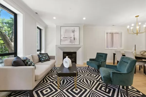 Chicago, IL 60614,908 W Fullerton AVE #PH