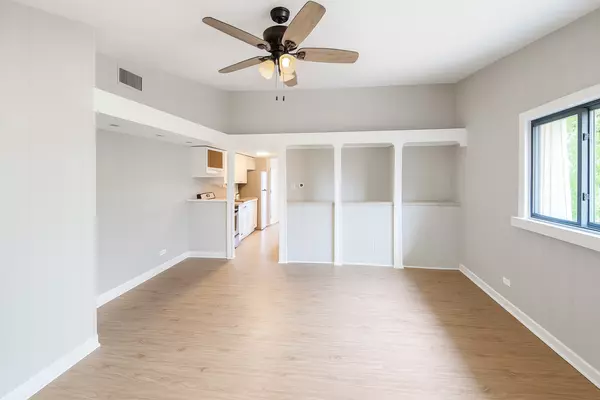 Lake Bluff, IL 60044,420 W Washington AVE #420A