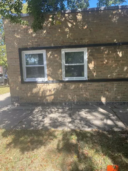 9157 S Marquette AVE, Chicago, IL 60617