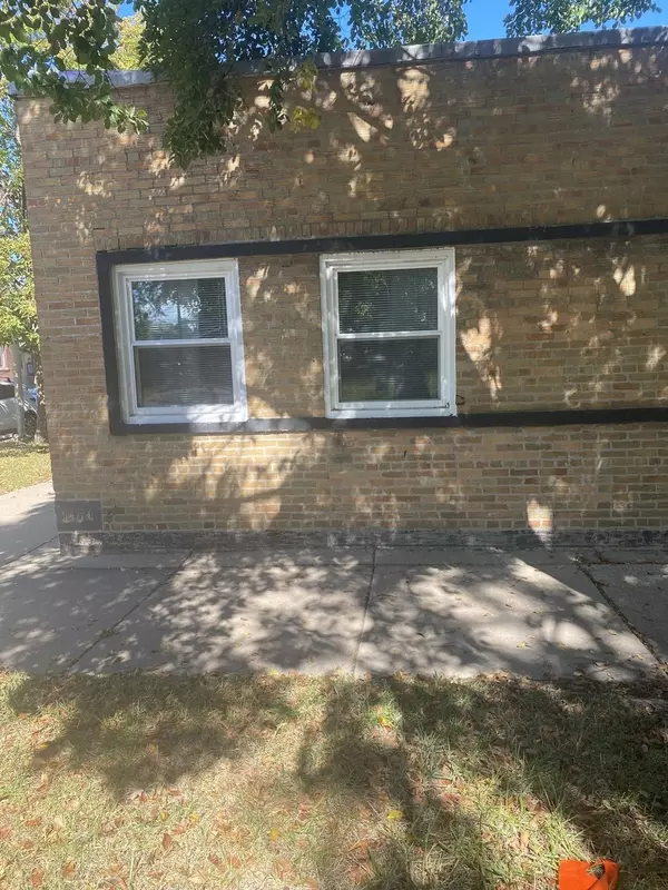 9157 S Marquette AVE, Chicago, IL 60617